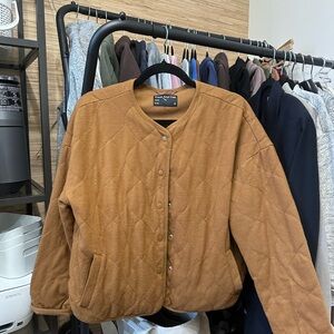 Warm brown Frank & Oak women’s quilted, lined bomber jacket 🤎